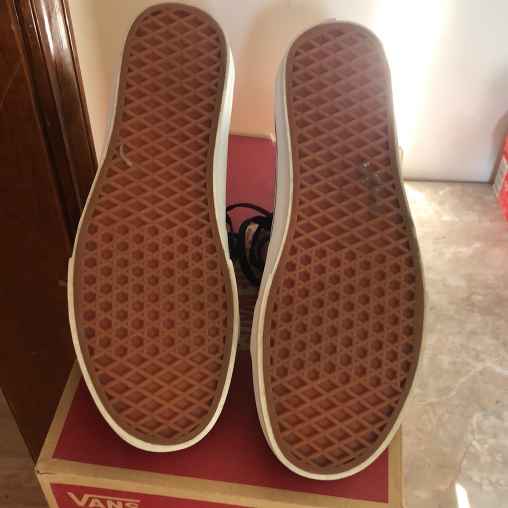 Vans - Picture 5 of 7